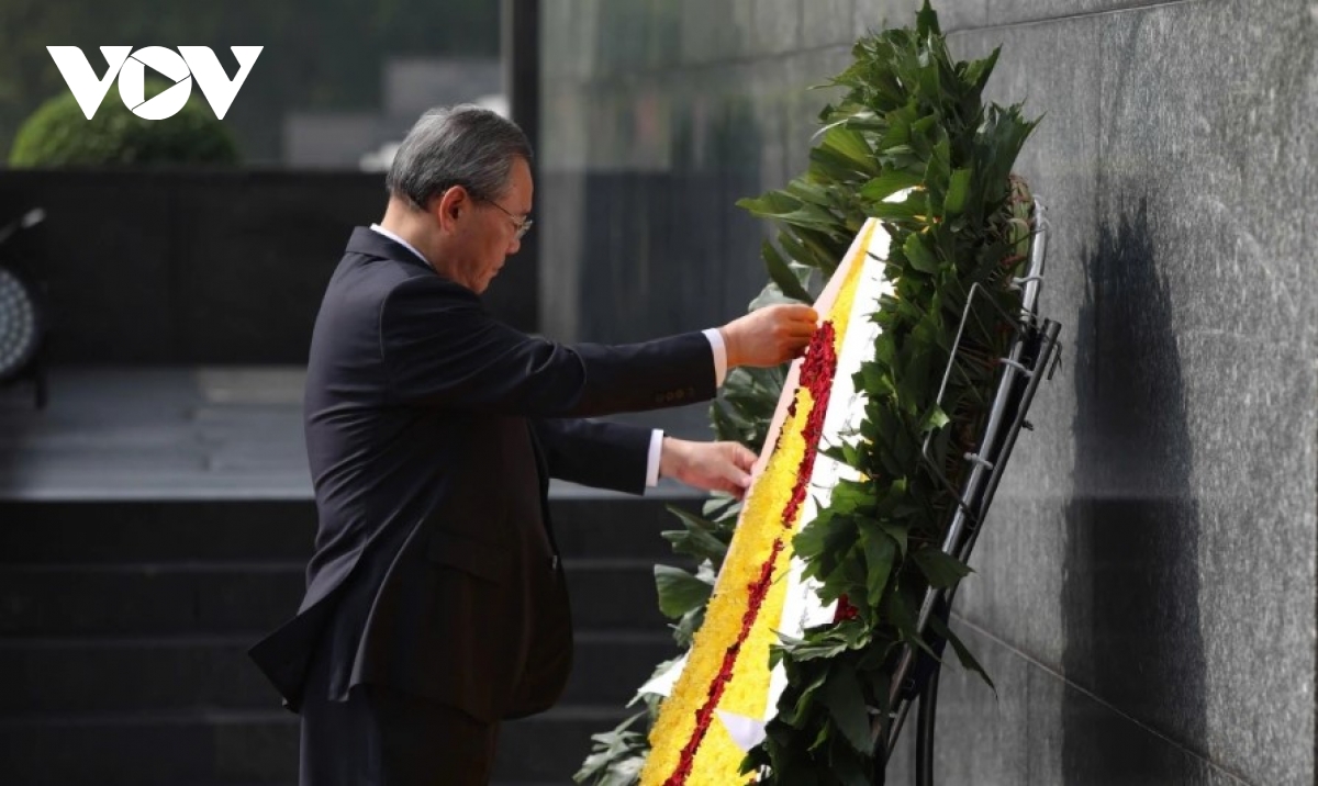 welcome ceremony held for chinese premier in hanoi picture 3