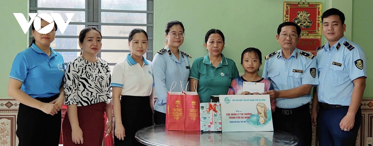 Mẹ đỡ đầu chắp cánh ước mơ cho trẻ mồ côi