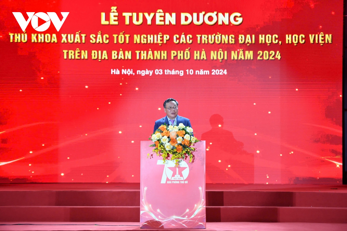 tuyen duong 100 thu khoa xuat sac tot nghiep cac truong Dai hoc, hoc vien nam 2024 hinh anh 1