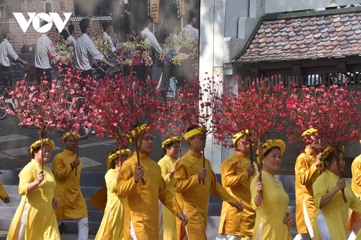 man trinh dien hoanh trang cua 8.000 nguoi trong ngay hoi van hoa vi hoa binh hinh anh 8