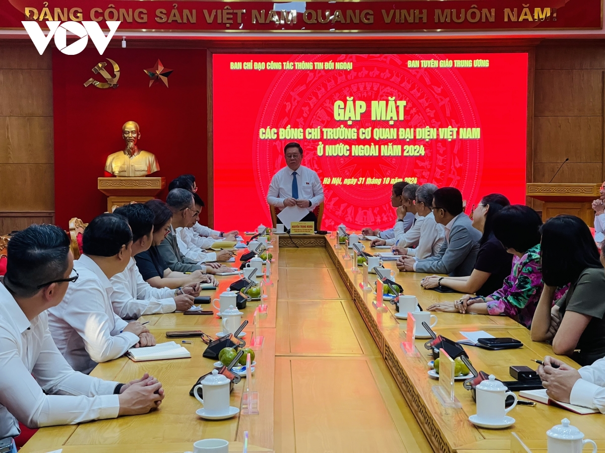 Ông Nguyễn Trọng Nghĩa làm việc với các Trưởng cơ quan đại diện Việt Nam ở nước ngoài