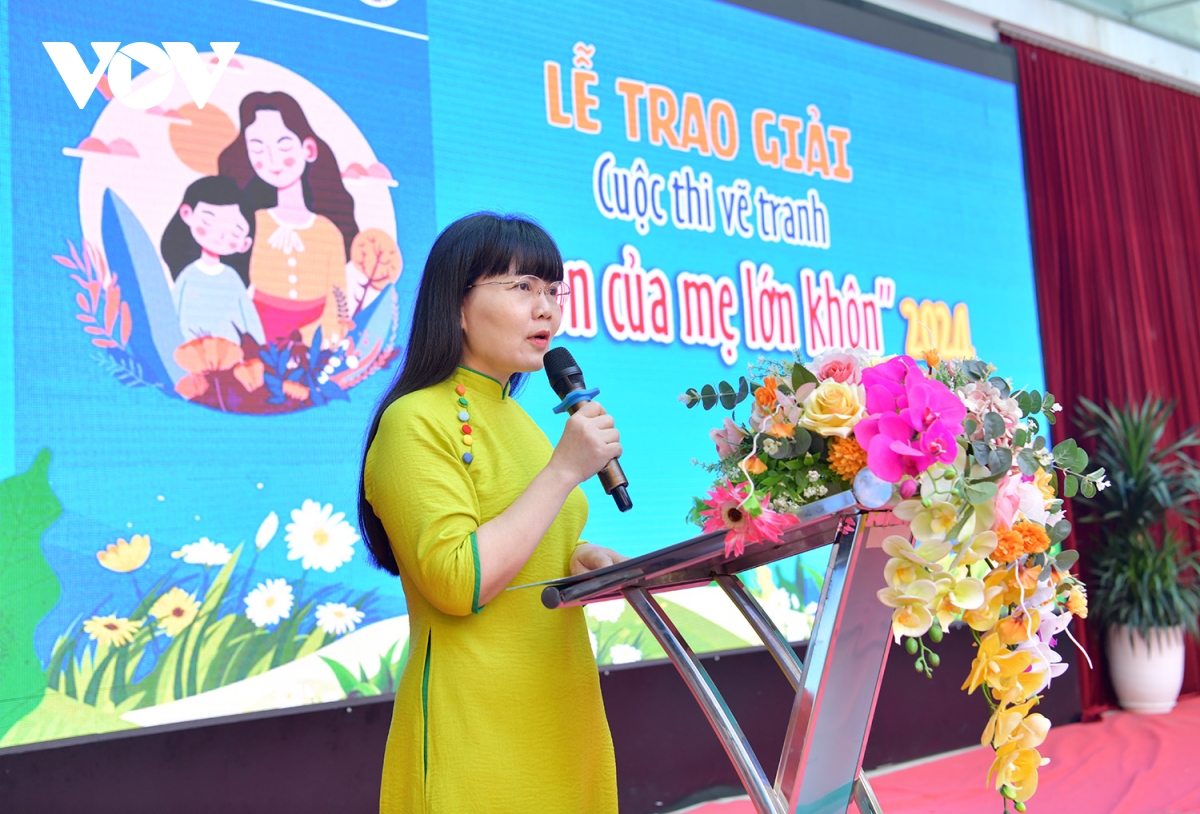 trao giải cuộc thi vẽ tranh con của mẹ lớn khôn năm 2024 hình ảnh 1 trao giai cuoc thi ve tranh con cua me lon khon nam 2024 hinh anh 1