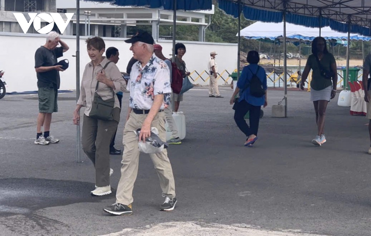 du lich tau bien den vinh nha trang gap kho hinh anh 2