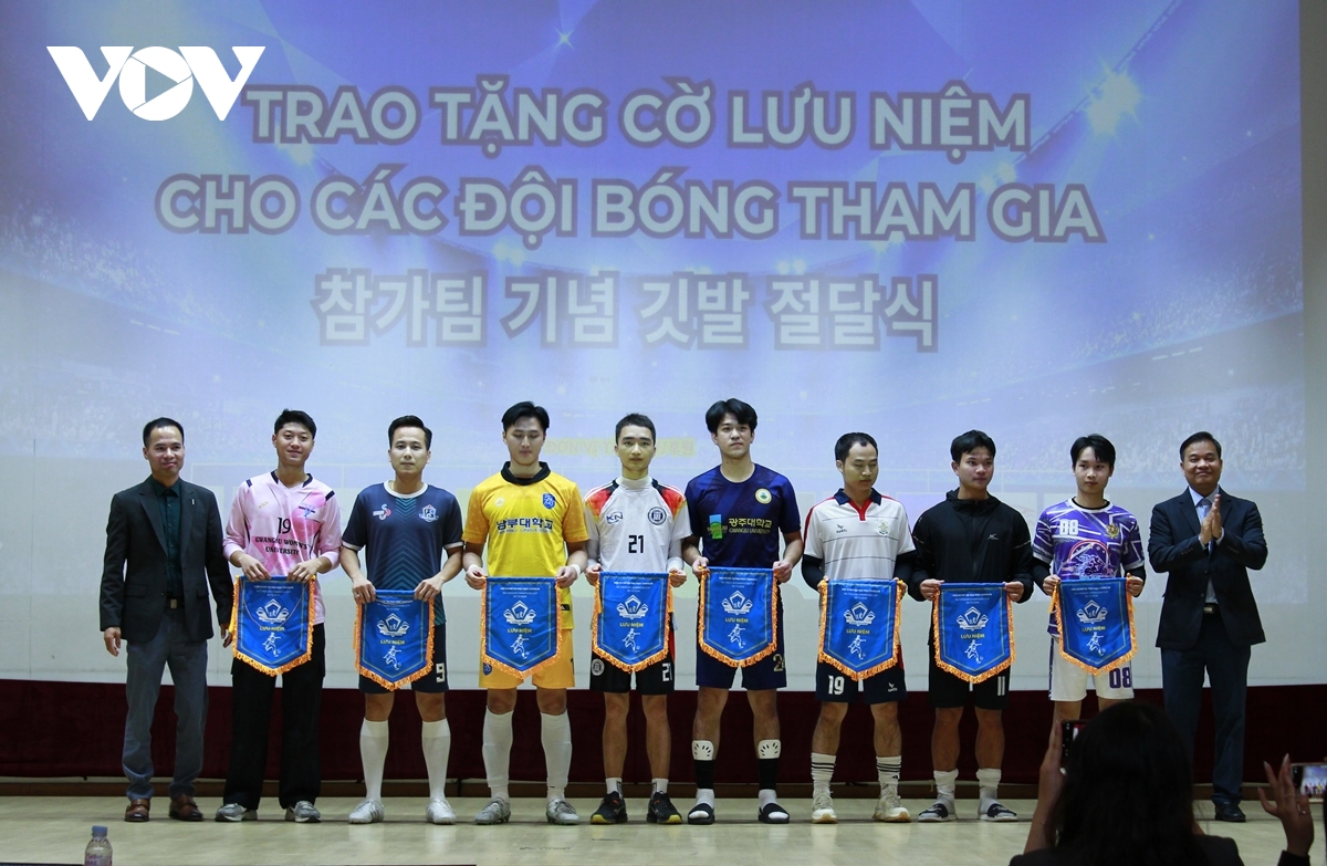 200 cầu thủ sinh viên việt nam tại hàn quốc tranh tài trên sân cỏ hình ảnh 1 200 cau thu sinh vien viet nam tai han quoc tranh tai tren san co hinh anh 1