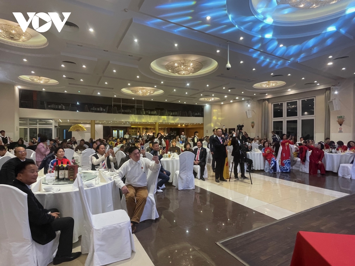 Kết nối và giữ gìn giá trị truyền thống các thế hệ dòng họ Đinh tại châu Âu