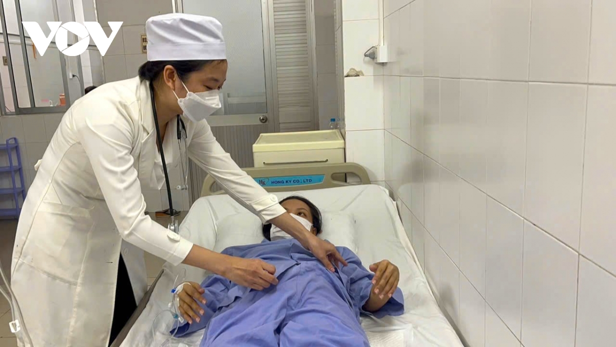 truyền 52 đơn vị máu và chế phẩm máu cứu sống sản phụ băng huyết nguy kịch hình ảnh 2 truyen 52 don vi mau va che pham mau cuu song san phu bang huyet nguy kich hinh anh 2