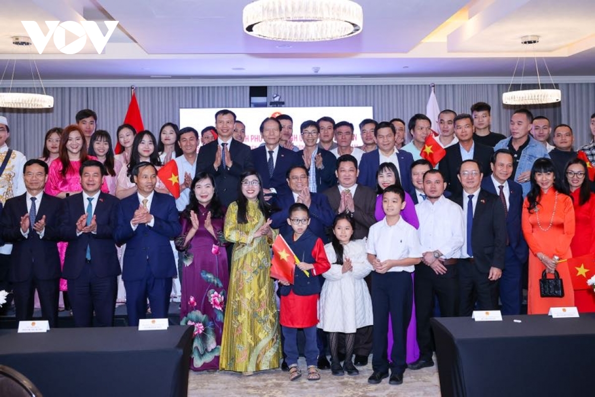 thủ tướng gặp gỡ cán bộ, nhân viên Đại sứ quán và cộng đồng người việt nam tại qatar hình ảnh 3 thu tuong gap go can bo, nhan vien Dai su quan va cong dong nguoi viet nam tai qatar hinh anh 3