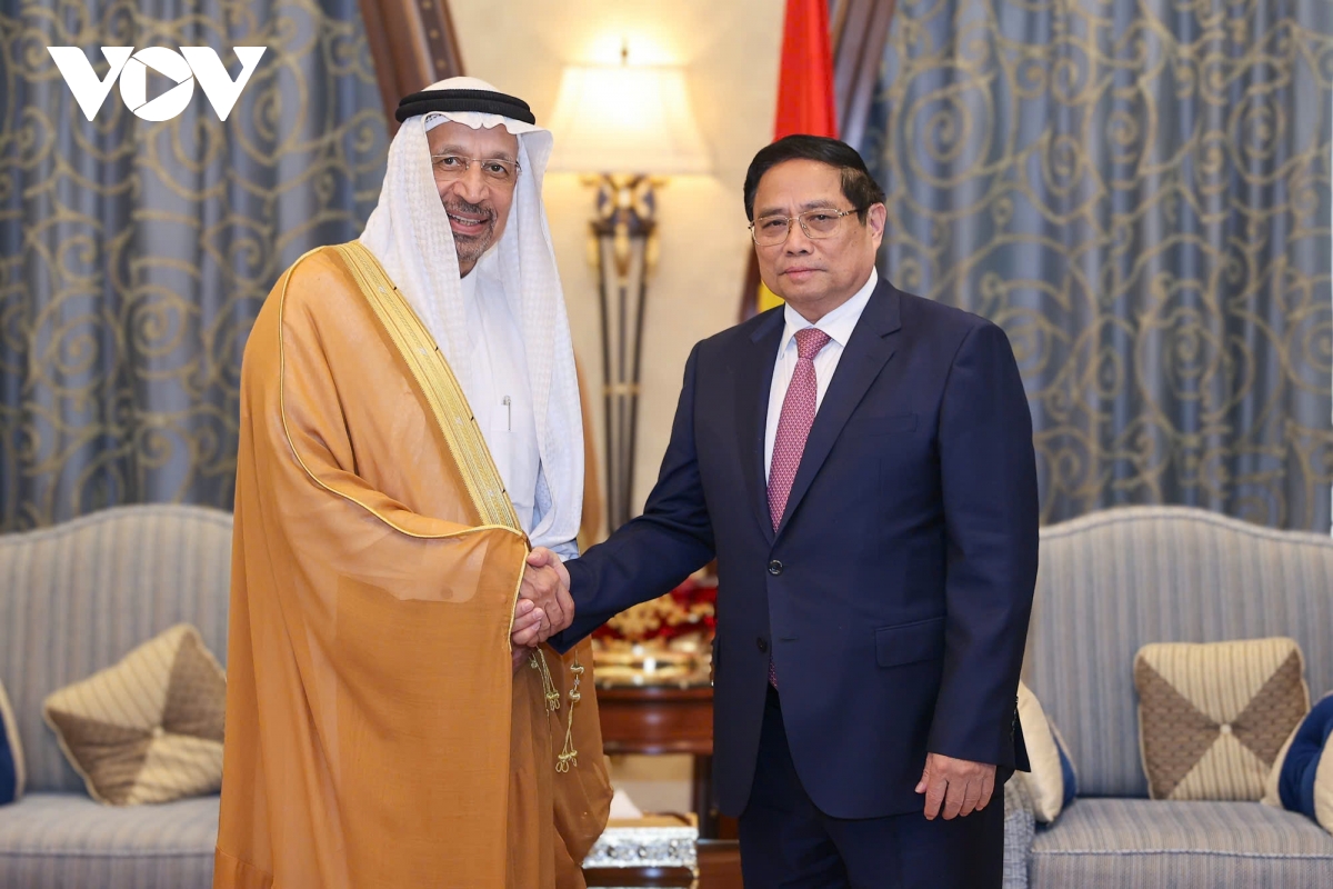 thu tuong pham minh chinh tiep bo truong Dau tu saudi arabia khalid bin abdulaziz al-falih hinh anh 1