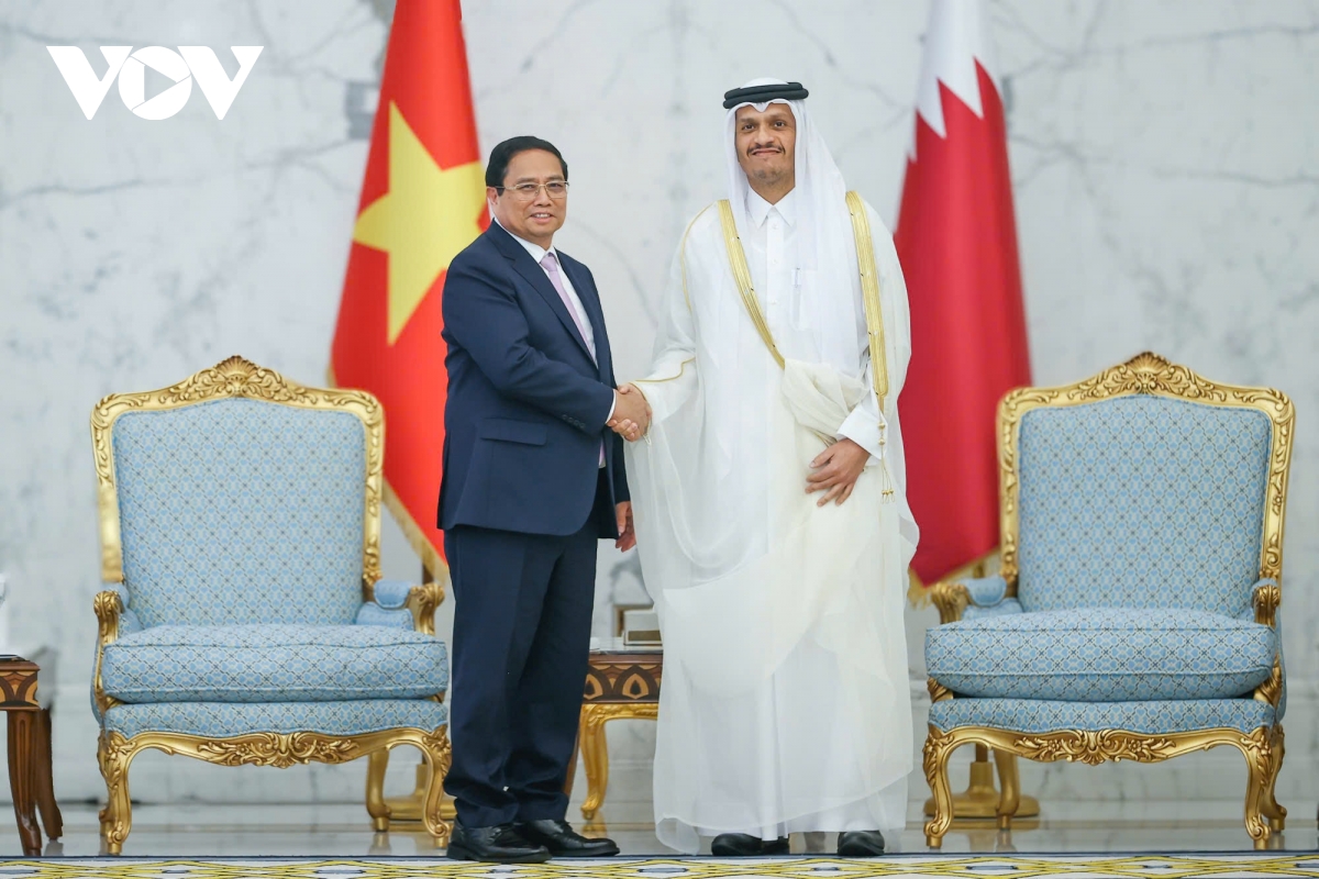 thu tuong pham minh chinh hoi dam voi thu tuong qatar, nhat tri som nang quan he len tam cao moi hinh anh 3