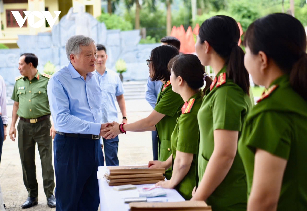 pho thu tuong nhung nguoi duoc dac xa hay de sai pham mai mai khep lai sau lung hinh anh 4