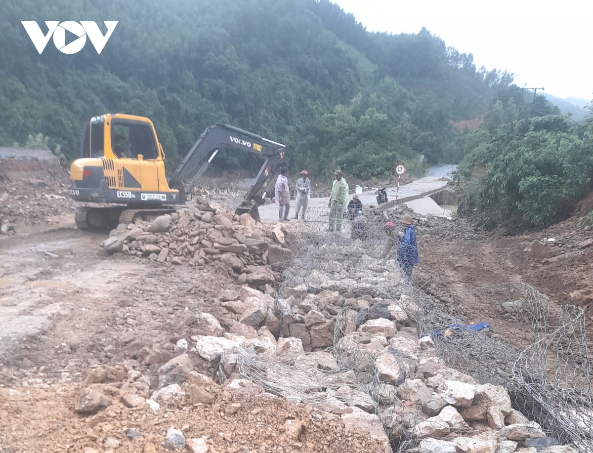 quảng trị khắc phục sạt lở, thông tuyến tỉnh lộ 571 hình ảnh 3 quang tri khac phuc sat lo, thong tuyen tinh lo 571 hinh anh 3