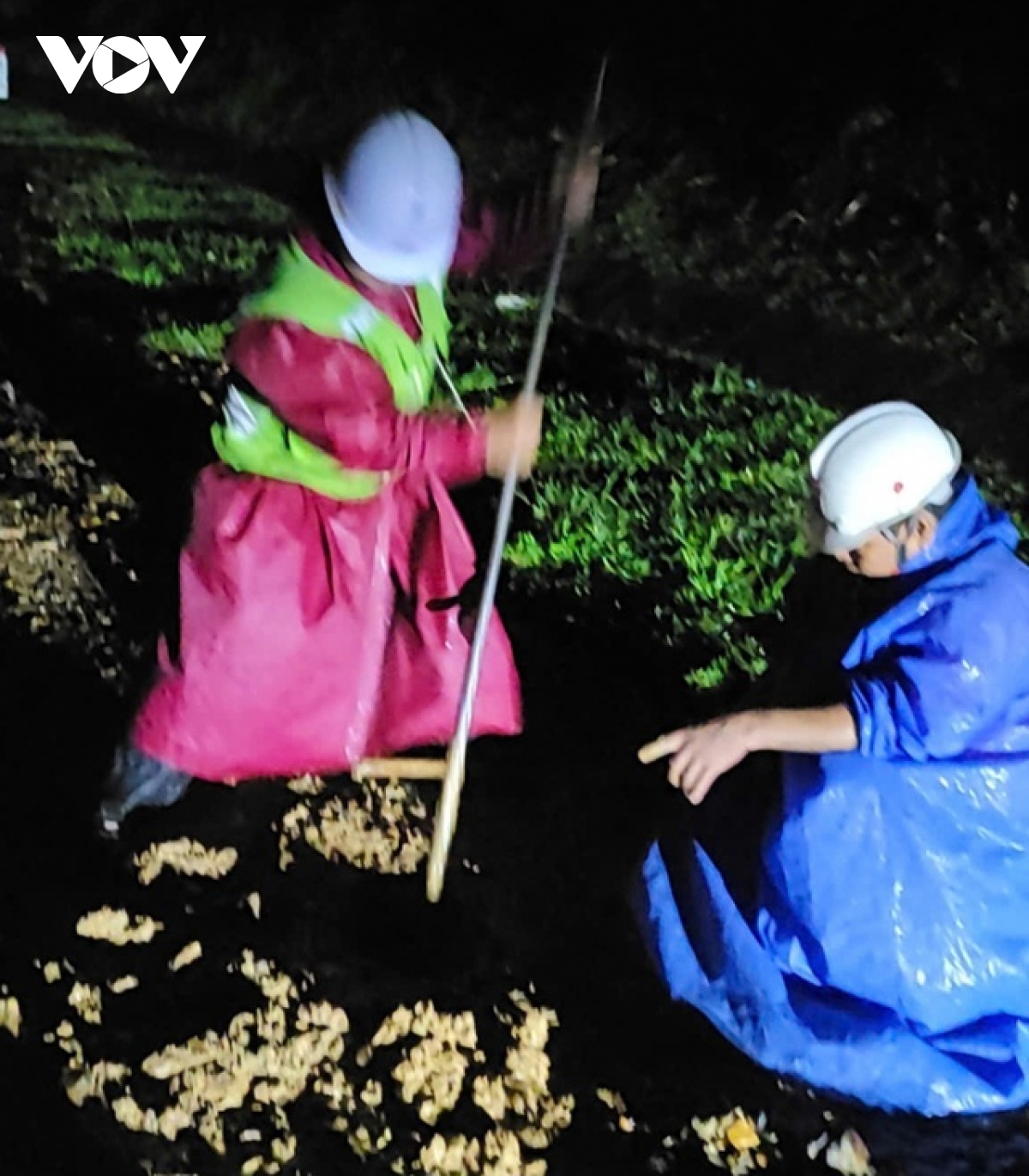 xuyên đêm khắc phục sạt lở trên cao tốc la sơn -hòa liên hình ảnh 3 xuyen dem khac phuc sat lo tren cao toc la son -hoa lien hinh anh 3