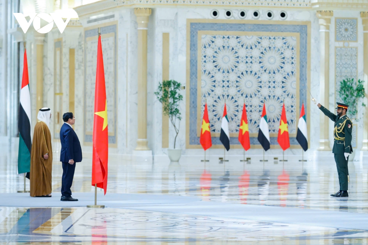 uae bắn 21 loạt đại bác chào đón thủ tướng phạm minh chính hình ảnh 3 uae ban 21 loat dai bac chao don thu tuong pham minh chinh hinh anh 3
