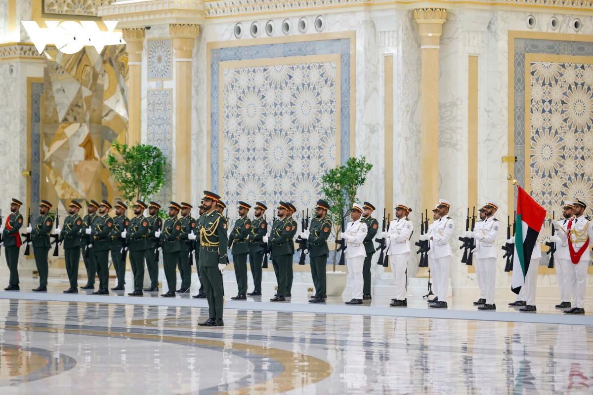 uae bắn 21 loạt đại bác chào đón thủ tướng phạm minh chính hình ảnh 2 uae ban 21 loat dai bac chao don thu tuong pham minh chinh hinh anh 2
