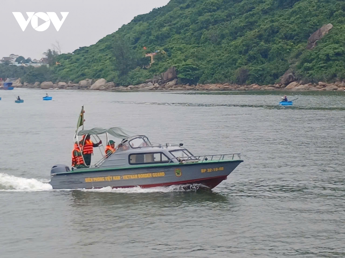 Ứng phó với bão số 6: Các tỉnh miền Trung tập trung chống ngập, sạt lở
