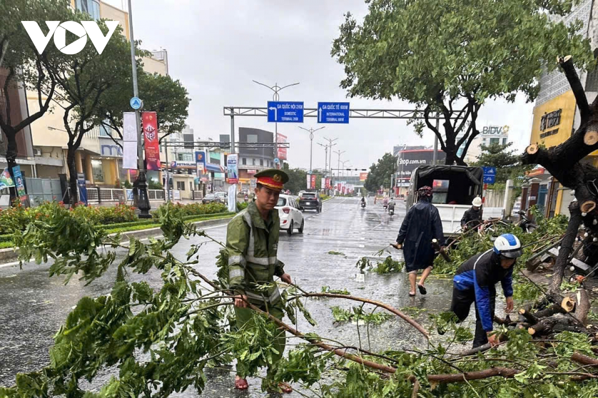 luc luong cong an thanh pho Da nang tich cuc khac phuc hau qua bao so 6 hinh anh 11