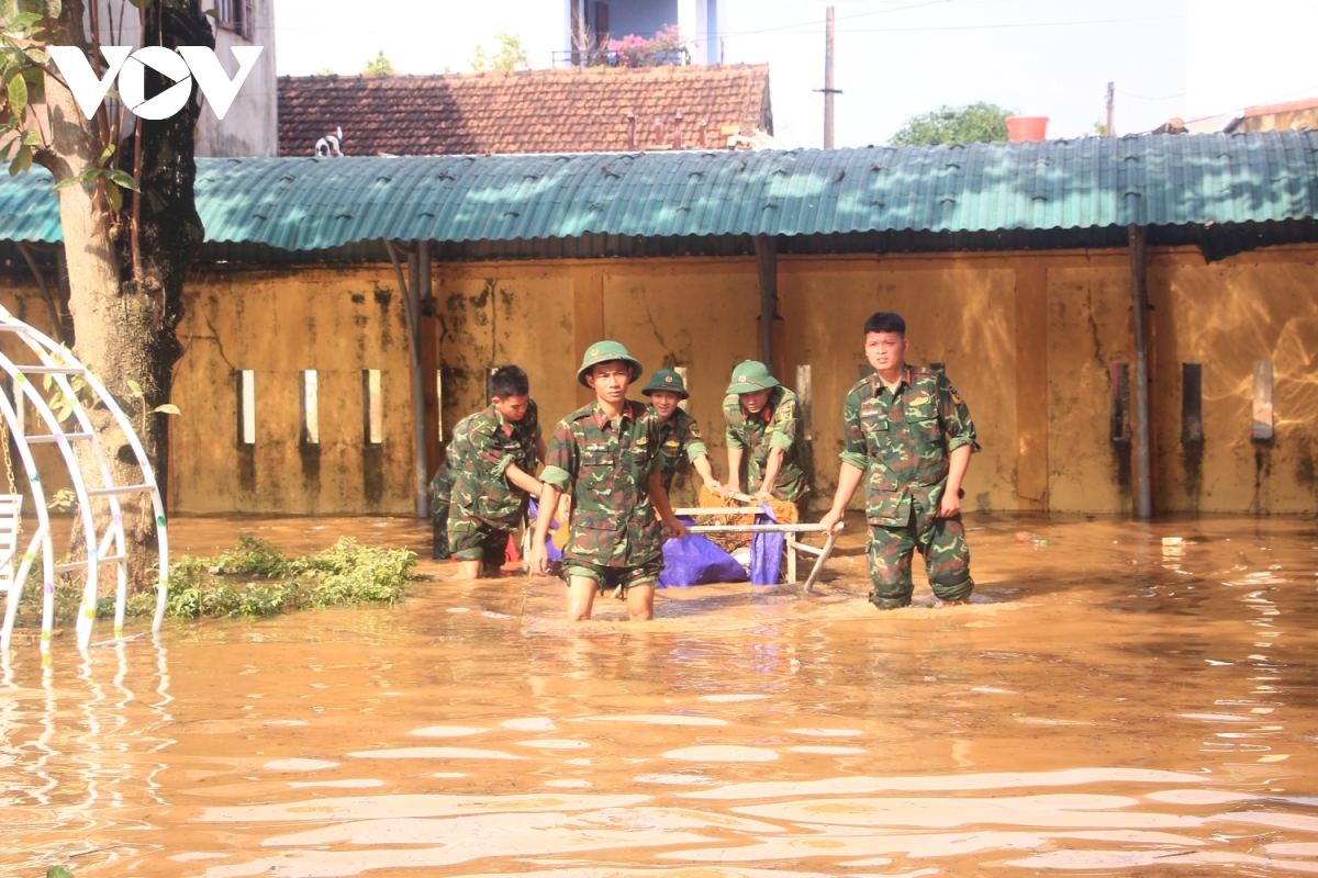 bí thư quảng bình lê ngọc quang kiểm tra tình hình khắc phục hậu quả mưa lũ hình ảnh 1 bi thu quang binh le ngoc quang kiem tra tinh hinh khac phuc hau qua mua lu hinh anh 1