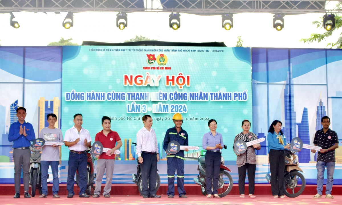 tung bung ngay hoi dong hanh cung thanh nien cong nhan tai tp.hcm hinh anh 2