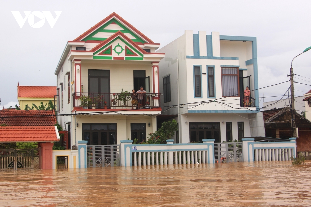 nước lũ tiếp tục dâng, hơn 17.000 hộ dân ở quảng bình bị ngập lụt hình ảnh 8 nuoc lu tiep tuc dang, hon 17.000 ho dan o quang binh bi ngap lut hinh anh 8