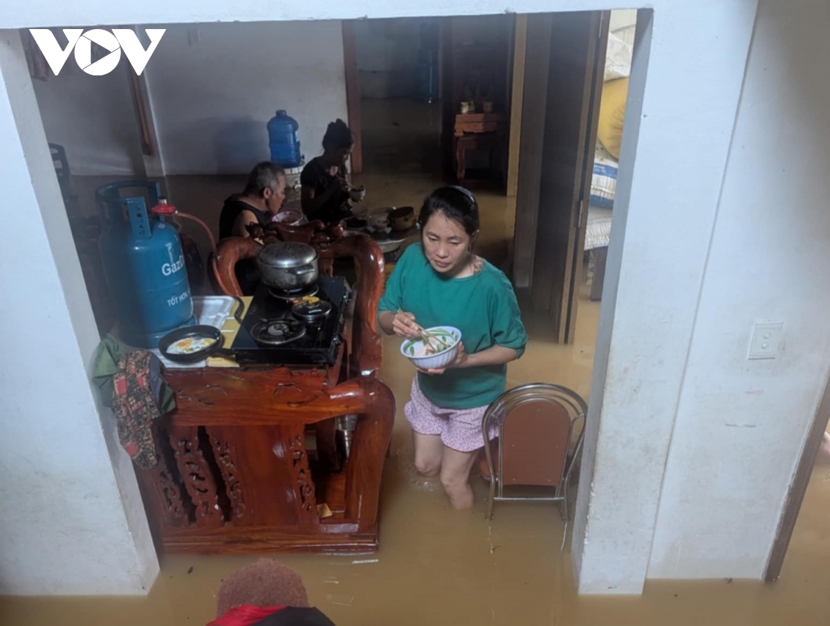 nuoc lu tiep tuc dang, hon 17.000 ho dan o quang binh bi ngap lut hinh anh 9