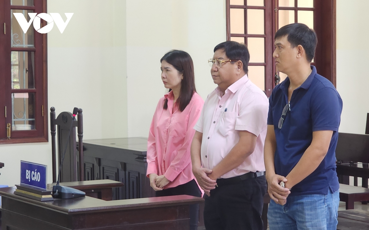 cựu trưởng công an tp. mỹ tho và 2 thuộc cấp hầu tòa hình ảnh 1 cuu truong cong an tp. my tho va 2 thuoc cap hau toa hinh anh 1