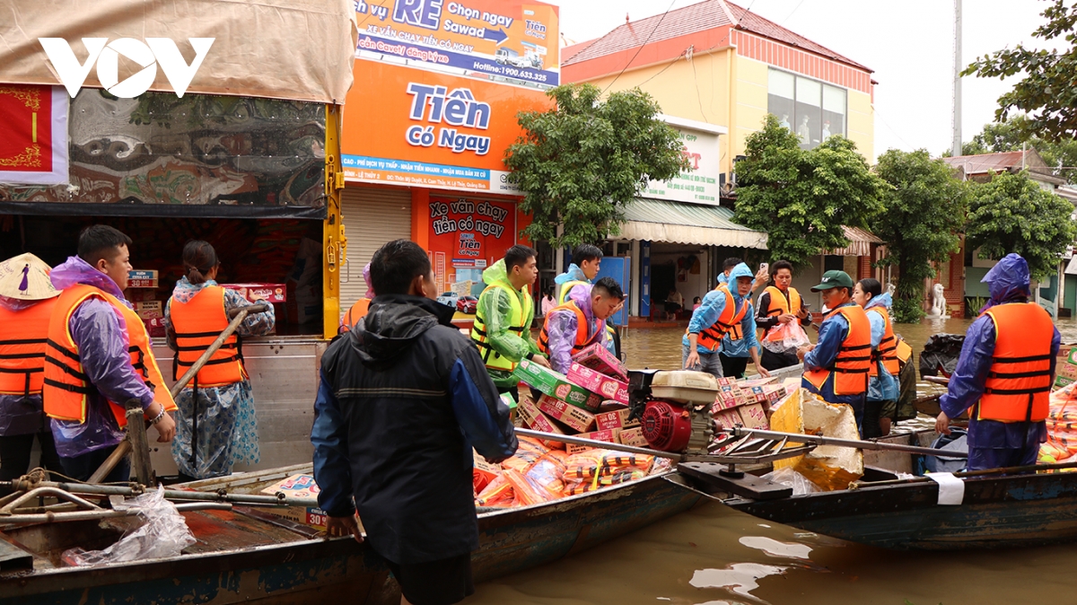 khẩn trương tiếp cận, hỗ trợ bà con vùng lũ quảng bình hình ảnh 3 khan truong tiep can, ho tro ba con vung lu quang binh hinh anh 3