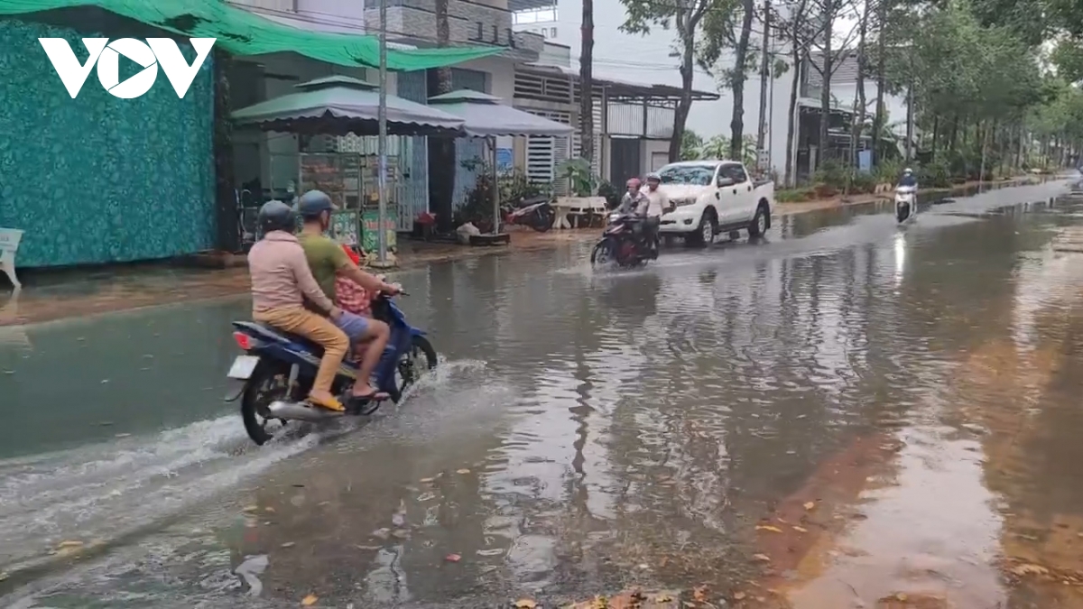 Triều cường vượt báo động 3 gây ngập úng ở Hậu Giang