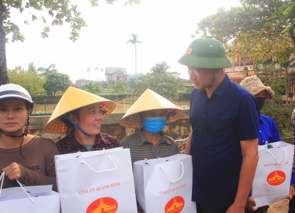 bí thư quảng bình lê ngọc quang kiểm tra tình hình khắc phục hậu quả mưa lũ hình ảnh 5 bi thu quang binh le ngoc quang kiem tra tinh hinh khac phuc hau qua mua lu hinh anh 5