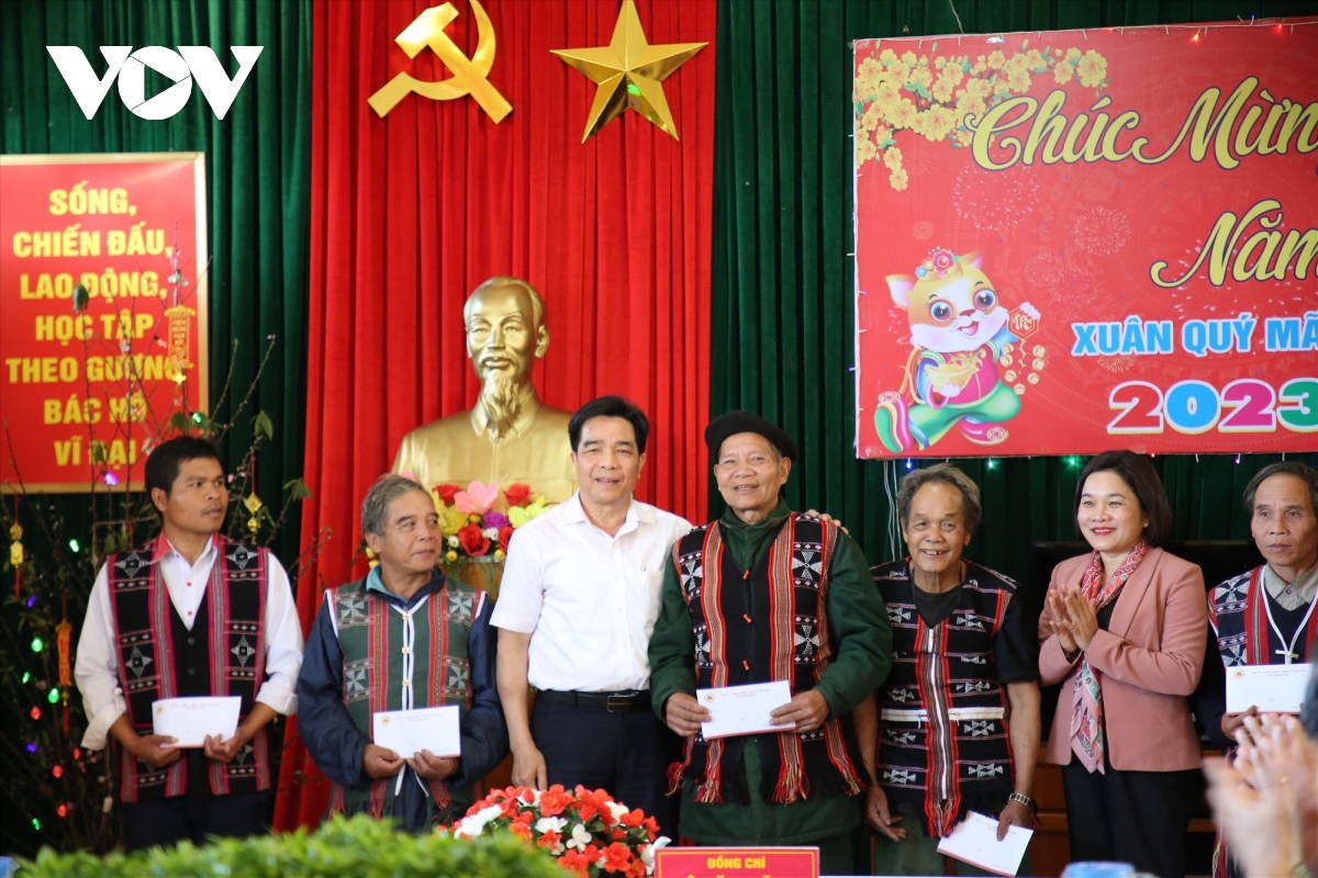Dang vien o quang nam hat nhan lanh dao trong vung dong bao dan toc thieu so hinh anh 6
