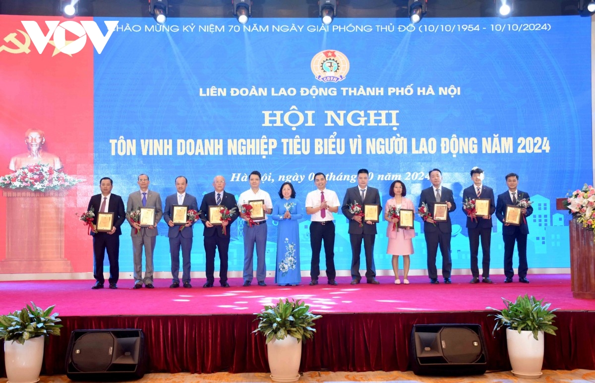 Hà Nội tôn vinh 100 gương sáng kiến, sáng tạo và doanh nghiệp tiêu biểu