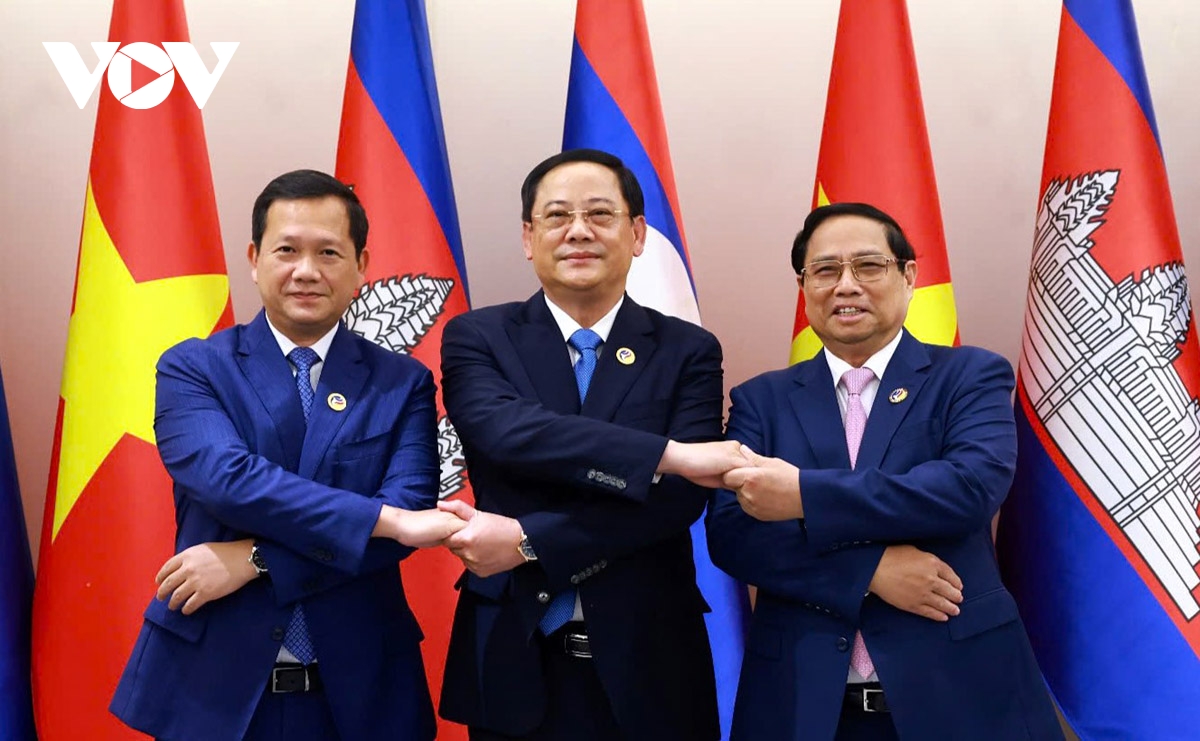 prime ministers of vietnam, laos and cambodia meet in vientiane picture 1 prime ministers of vietnam, laos and cambodia meet in vientiane picture 1
