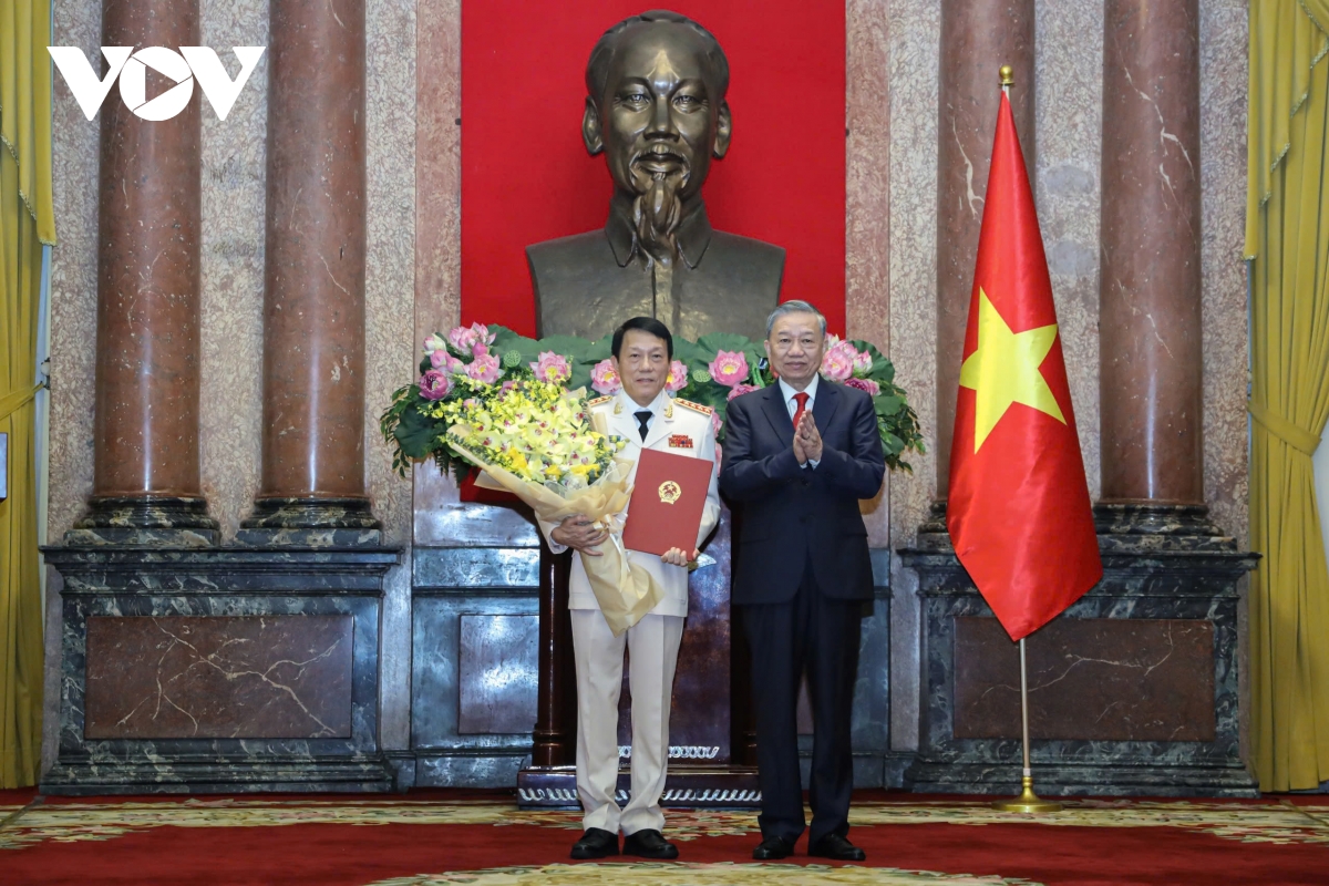 Bộ trưởng Lương Tam Quang và Tổng tham mưu trưởng Nguyễn Tân Cương được thăng quân hàm Đại tướng