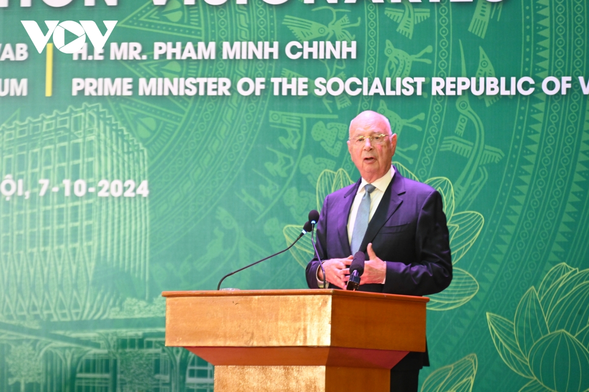 thu tuong pham minh chinh va chu tich wef klaus schwab giao luu voi sinh vien hinh anh 2