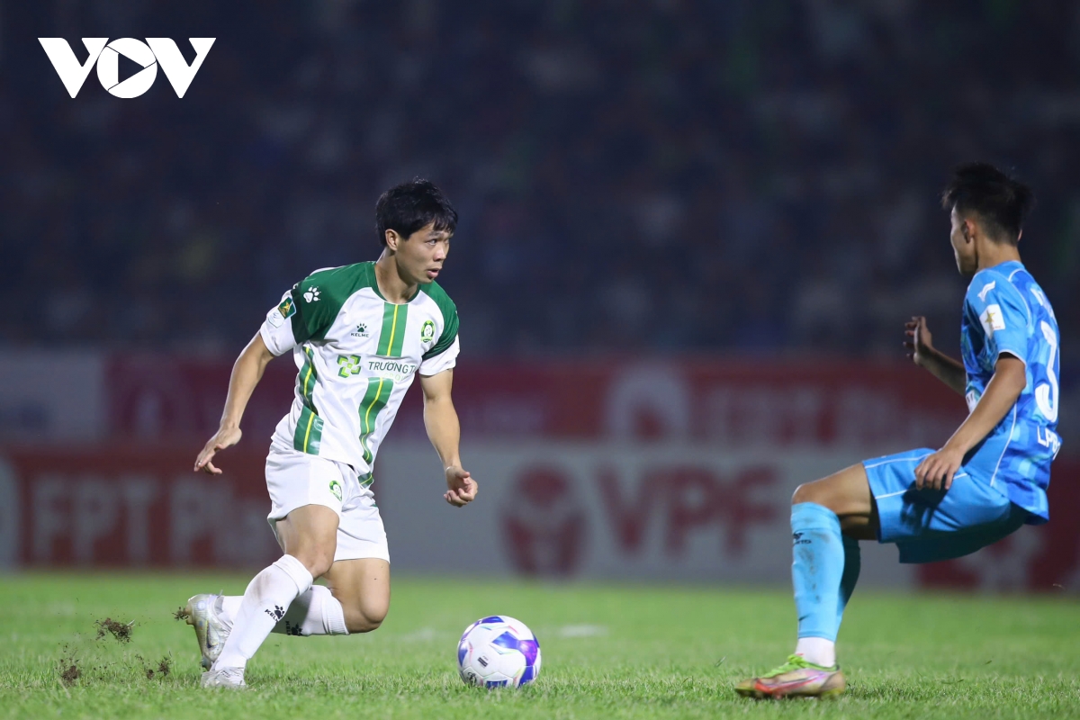 công phượng mờ nhạt, bình phước gây thất vọng ngày ra quân giải hạng nhất quốc gia hình ảnh 21 cong phuong mo nhat, binh phuoc gay that vong ngay ra quan giai hang nhat quoc gia hinh anh 21