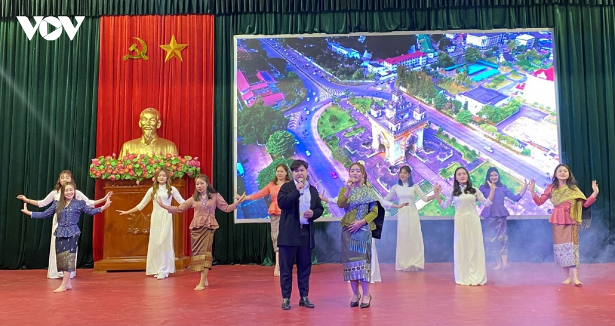 vun dap tinh huu nghi viet - lao qua hop tac dao tao hinh anh 2