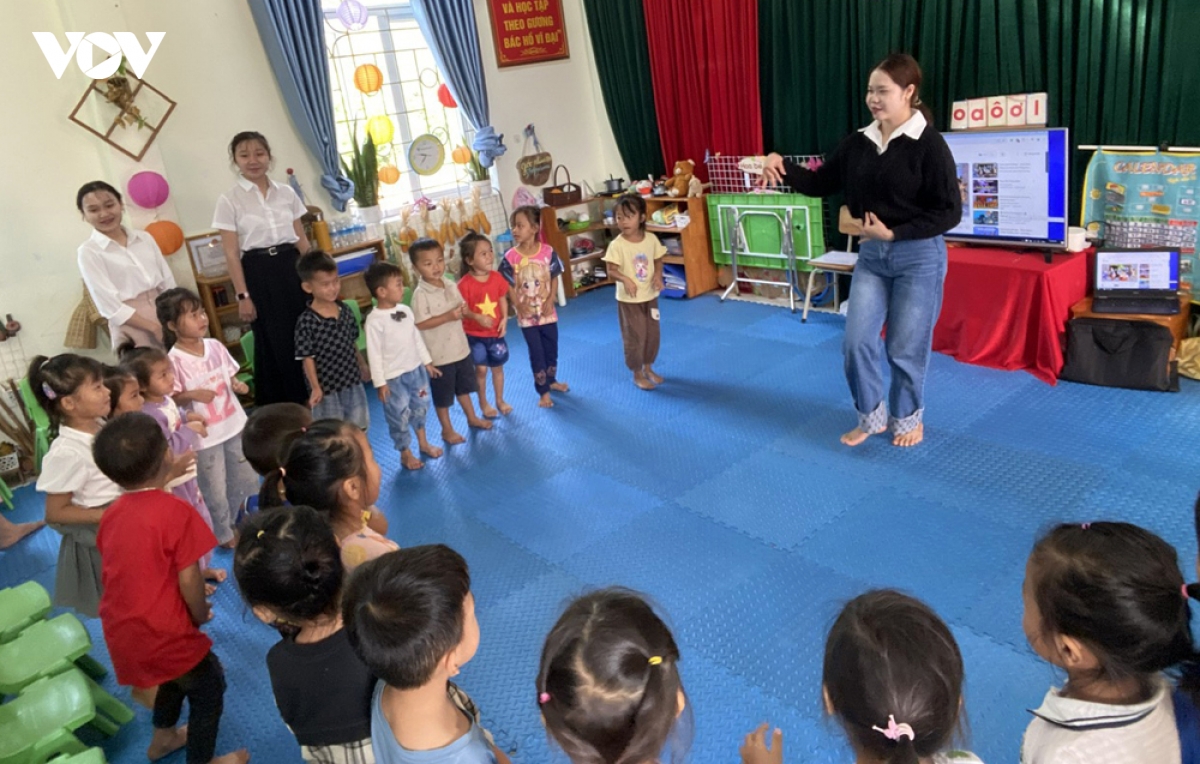 vun dap tinh huu nghi viet - lao qua hop tac dao tao hinh anh 3