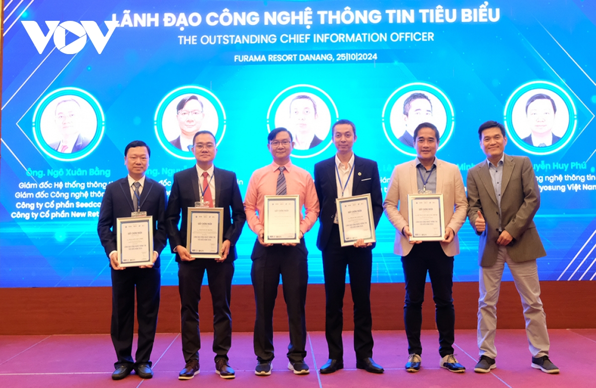 Vinh danh 15 nhà lãnh đạo chuyên đổi số tiêu biểu năm 2024