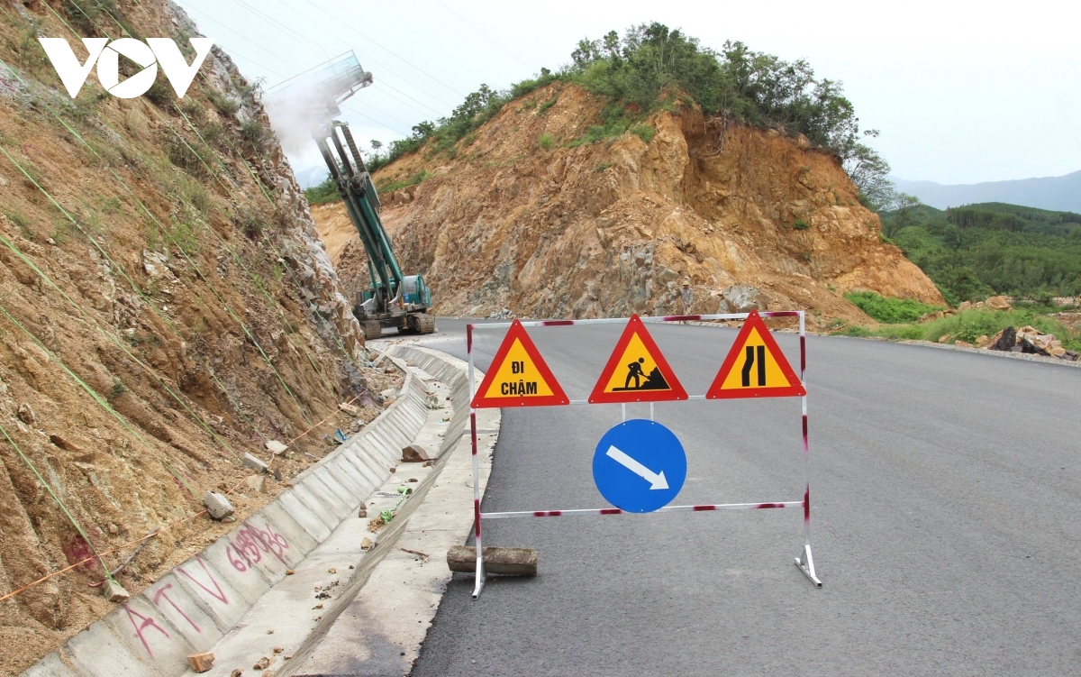 tăng tốc thi công mở rộng quốc lộ 19 qua đèo an khê, bình Định hình ảnh 1 tang toc thi cong mo rong quoc lo 19 qua deo an khe, binh Dinh hinh anh 1
