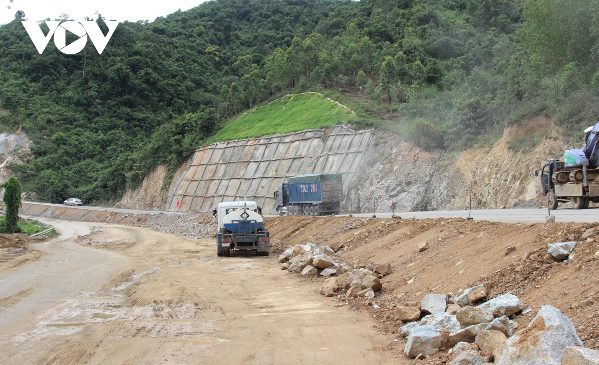tăng tốc thi công mở rộng quốc lộ 19 qua đèo an khê, bình Định hình ảnh 6 tang toc thi cong mo rong quoc lo 19 qua deo an khe, binh Dinh hinh anh 6