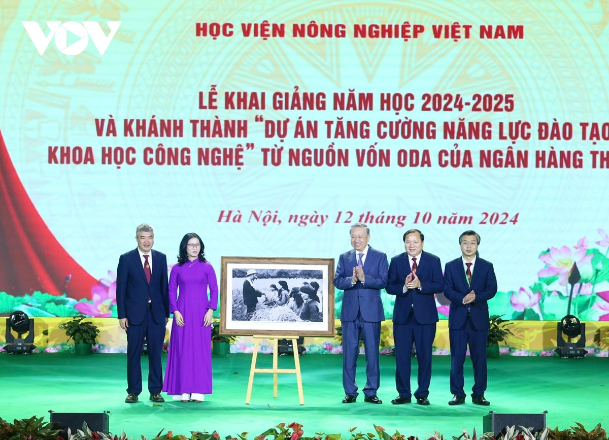 Tổng Bí thư, Chủ tịch nước dự lễ Khai giảng của Học viện Nông nghiệp Việt Nam
