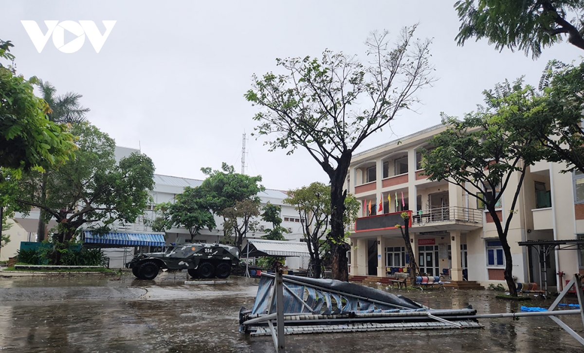 Da nang mua ca dem, song bien dang cao sat duong hinh anh 1