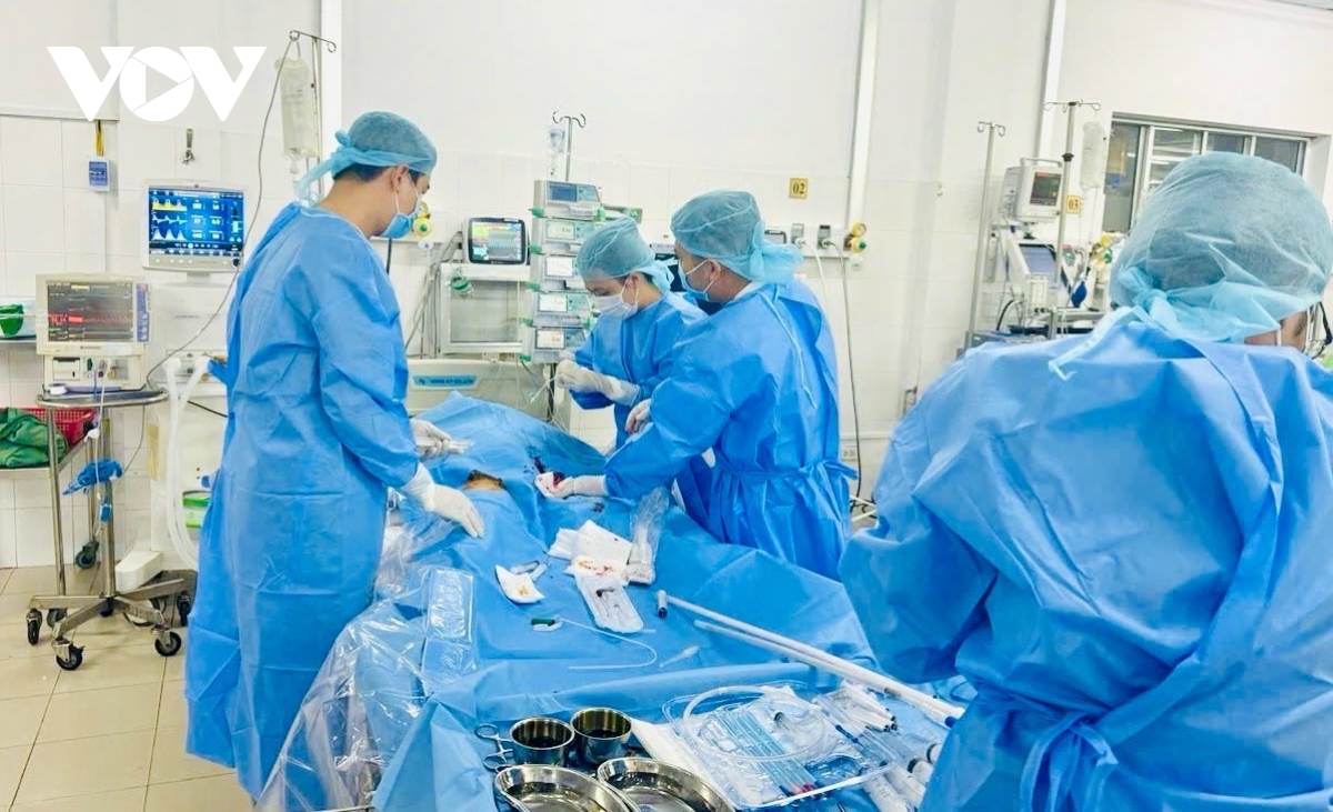 45 phút cấp cứu, 5 ngày lọc máu để cứu sống bệnh nhân viêm cơ tim biến chứng hình ảnh 1 45 phut cap cuu, 5 ngay loc mau de cuu song benh nhan viem co tim bien chung hinh anh 1