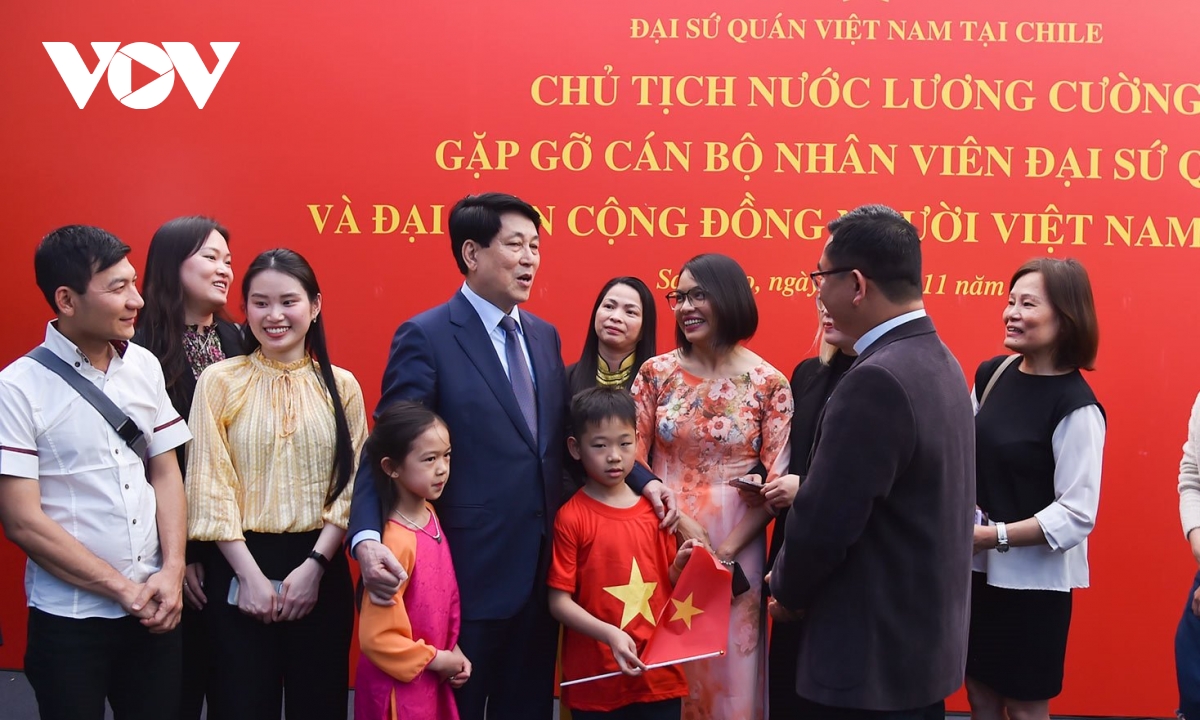 chủ tịch nước lương cường thăm Đại sứ quán và cộng đồng người việt nam tại chile hình ảnh 2 chu tich nuoc luong cuong tham Dai su quan va cong dong nguoi viet nam tai chile hinh anh 2