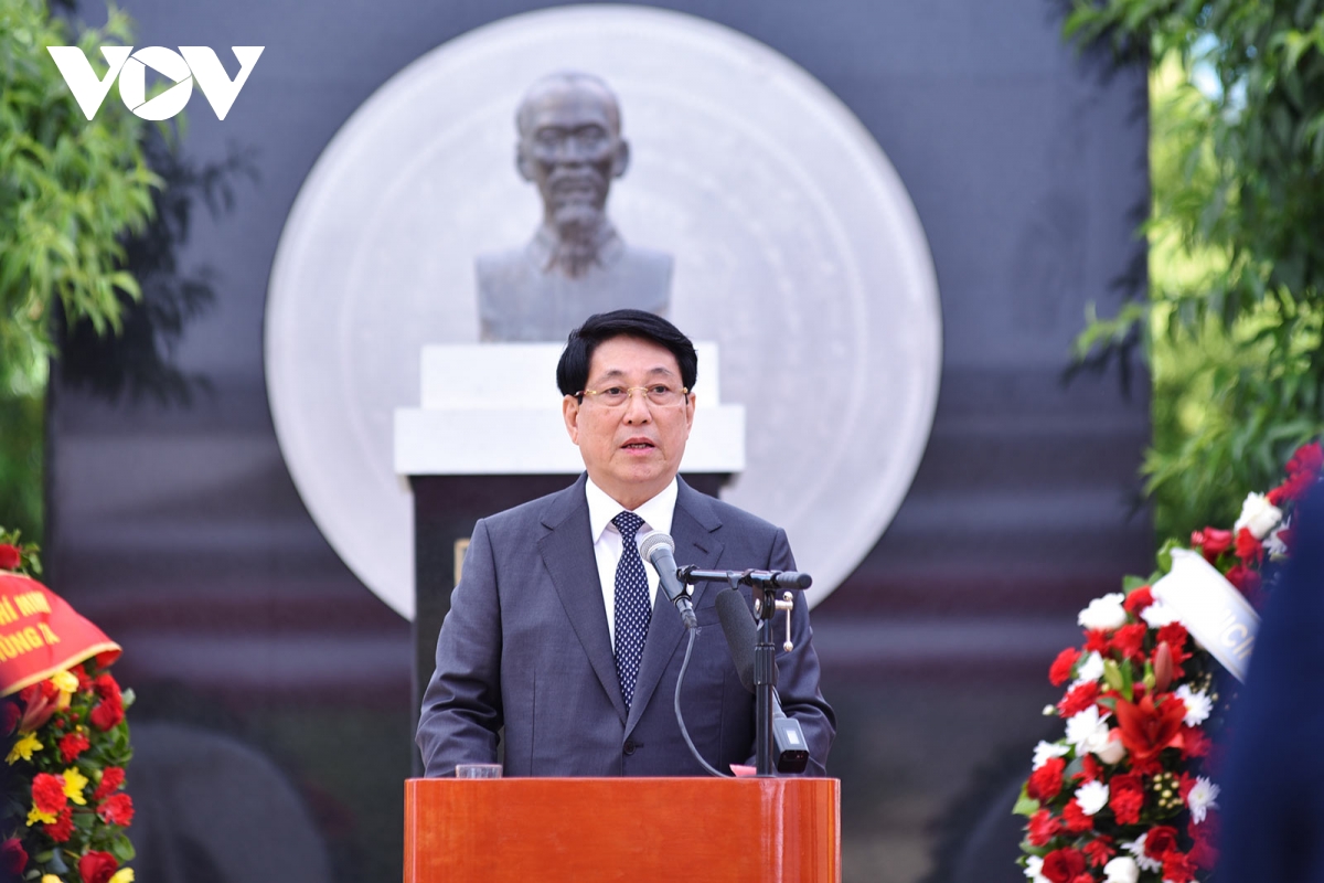 chu tich nuoc luong cuong dat vong hoa tuong niem chu tich ho chi minh tai chile hinh anh 3