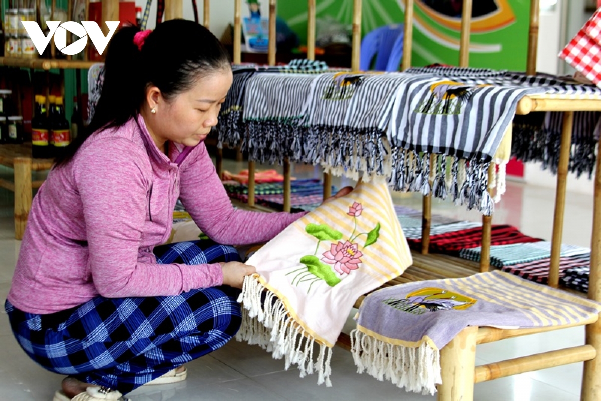 Làng nghề trăm tuổi tại Đồng Tháp thu hút khách trải nghiệm