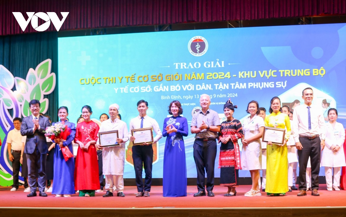 tôn vinh những công việc thầm lặng của các y bác sỹ tuyến cơ sở hình ảnh 1 ton vinh nhung cong viec tham lang cua cac y bac sy tuyen co so hinh anh 1