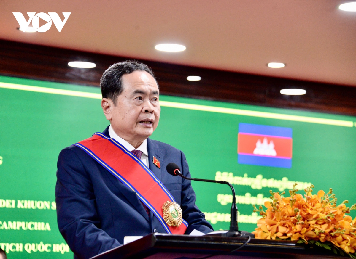 chủ tịch quốc hội trần thanh mẫn nhận huân chương công trạng hạng Đại thập tự hình ảnh 2 chu tich quoc hoi tran thanh man nhan huan chuong cong trang hang Dai thap tu hinh anh 2