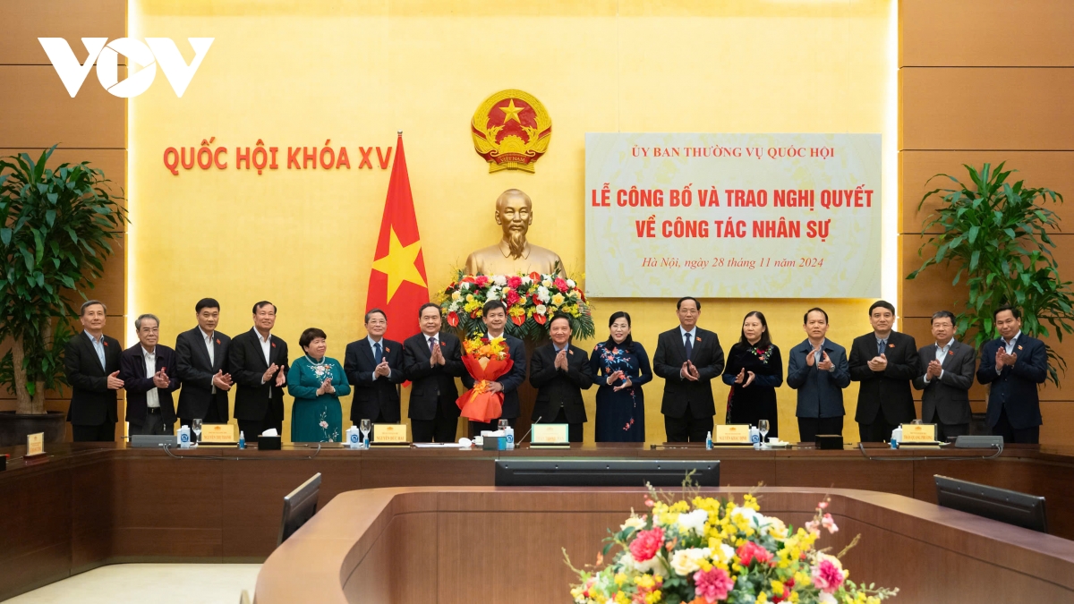 chu tich quoc hoi tran thanh man trao quyet dinh bo nhiem chu nhiem van phong quoc hoi hinh anh 1