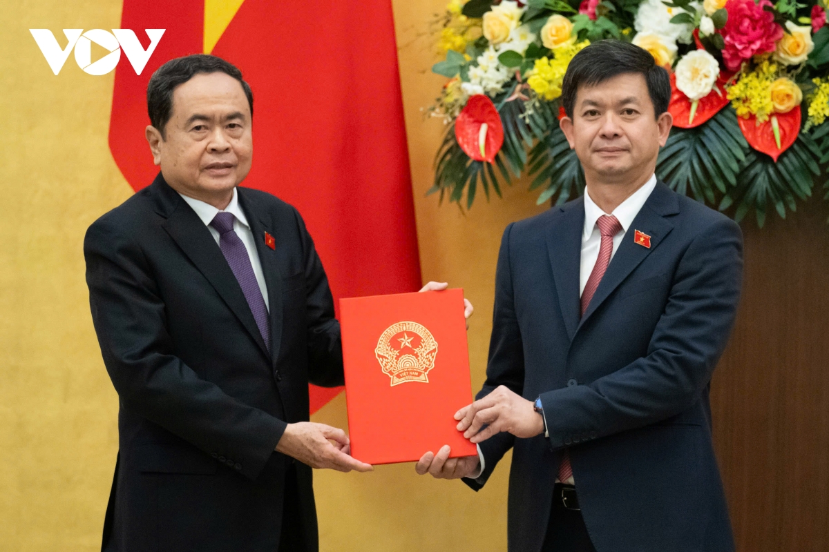 chu tich quoc hoi tran thanh man trao quyet dinh bo nhiem chu nhiem van phong quoc hoi hinh anh 2