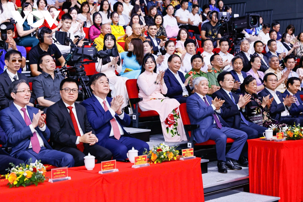 90 tác phẩm đoạt giải báo chí vì sự nghiệp Đại đoàn kết toàn dân tộc 2023-2024 hình ảnh 1 90 tac pham doat giai bao chi vi su nghiep Dai doan ket toan dan toc 2023-2024 hinh anh 1